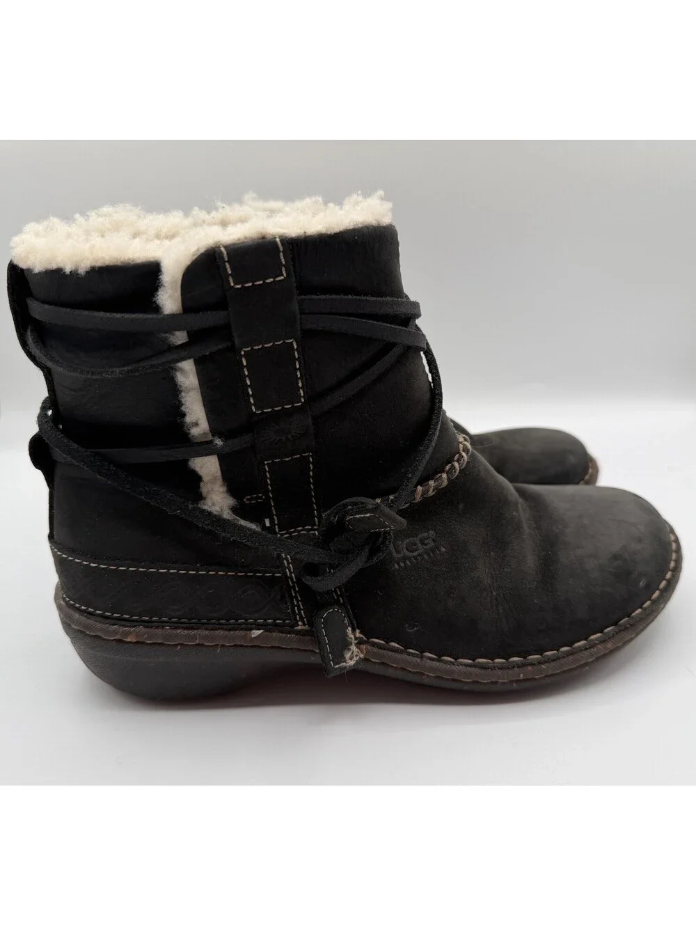 UGG Australia Cove Black Suede Ankle Boots 5136 Shearling Lined Women Size 8 GUC